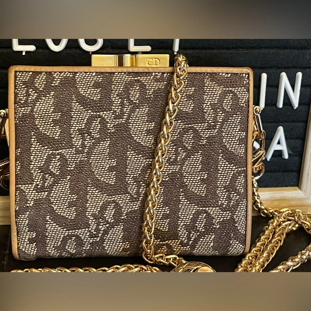 DIOR canvas wallet on chain